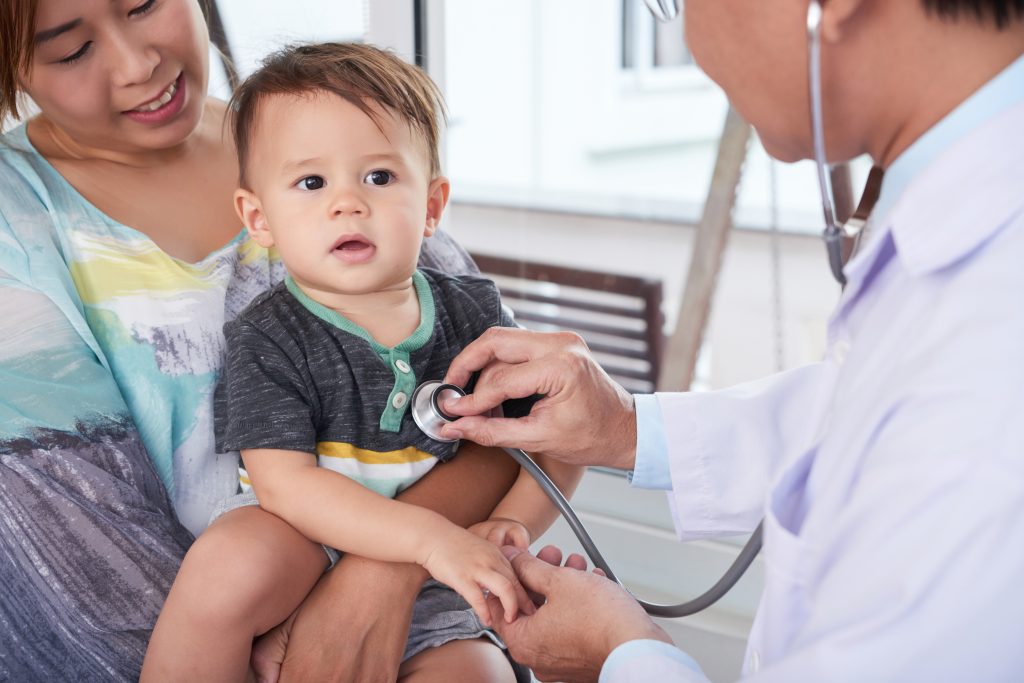 Pediatrician examining a young child during a check-up, highlighting the importance of early asthma and allergy diagnosis, Facts about asthma and allergies